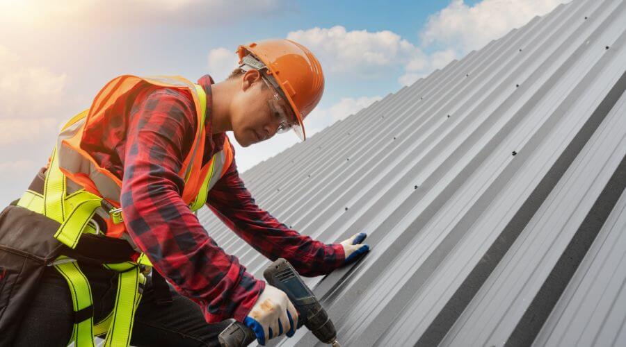 Professional gutter cleaning in Hemlock, MI